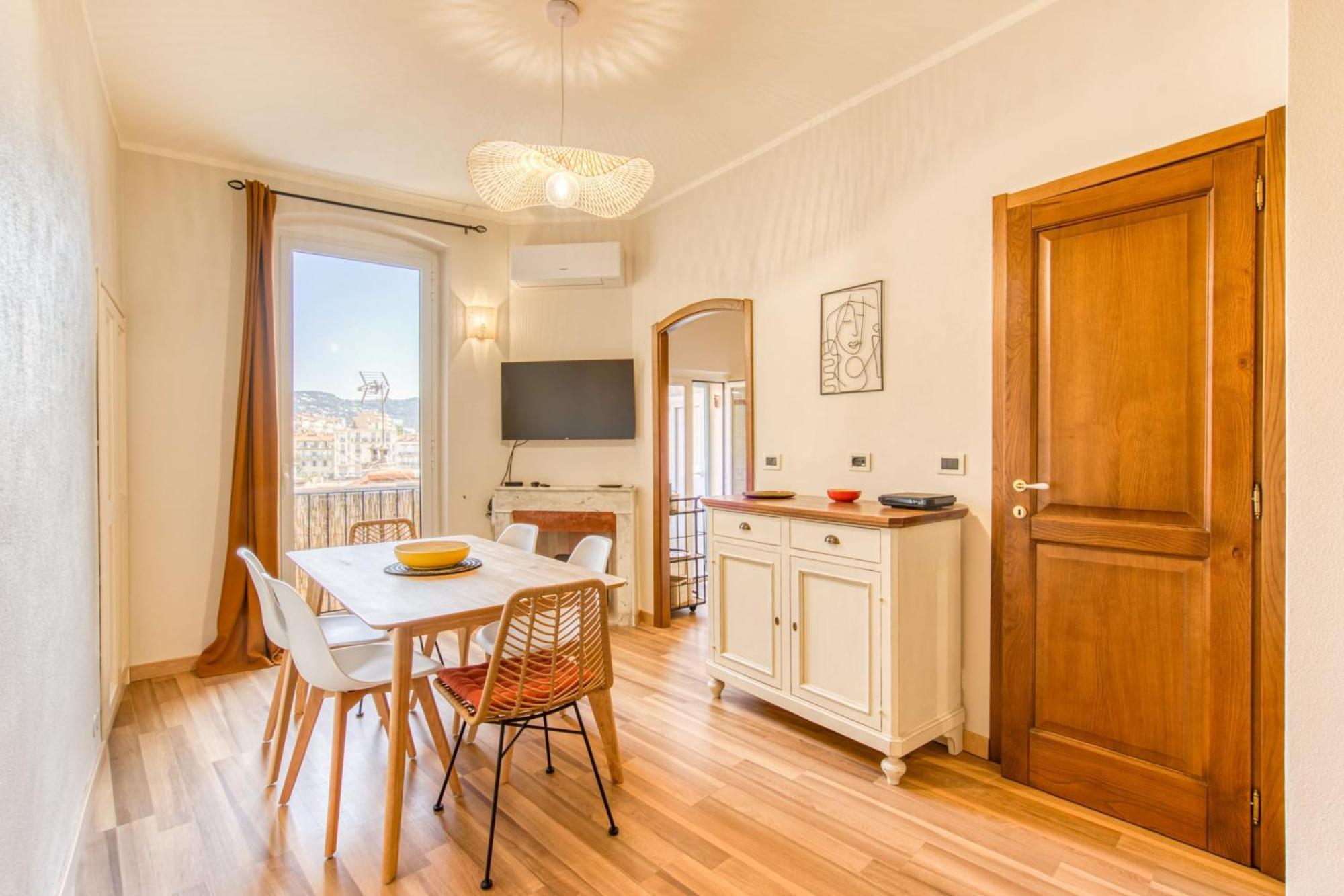 In The Heart Of Le Suquet Beautiful With Quiet Balcony *