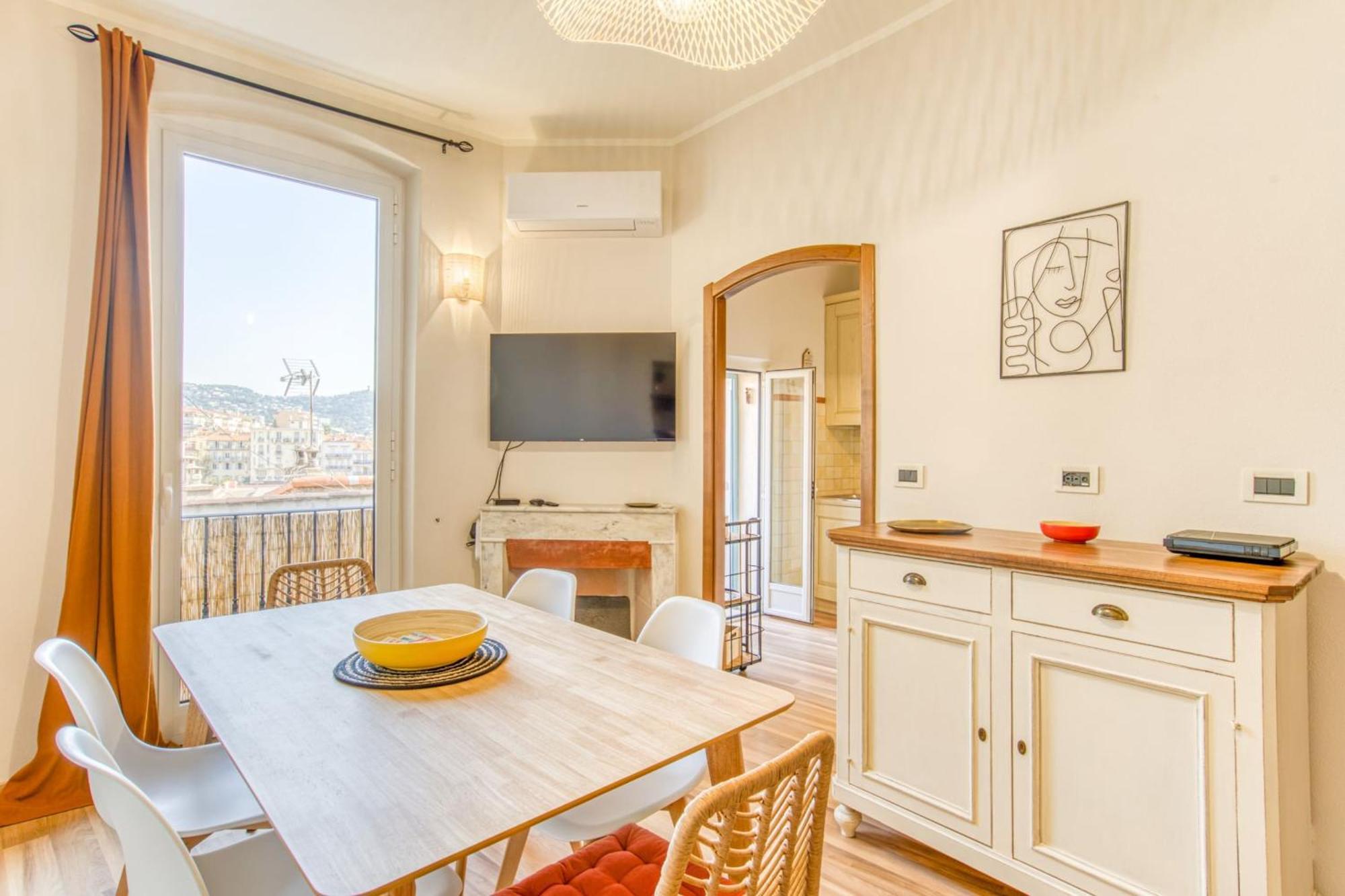 In The Heart Of Le Suquet Beautiful With Quiet Balcony * Cannes