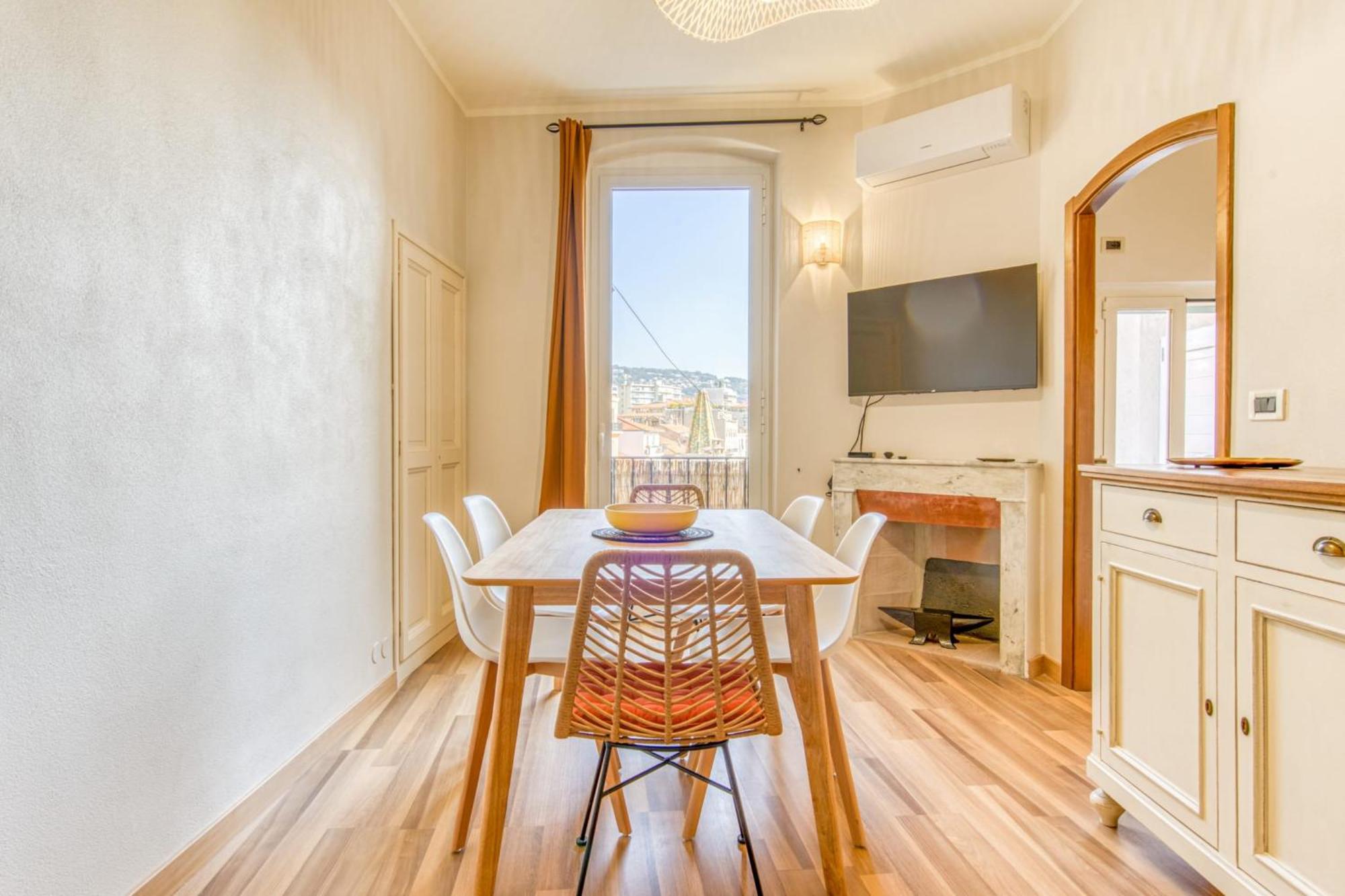In The Heart Of Le Suquet Beautiful With Quiet Balcony *