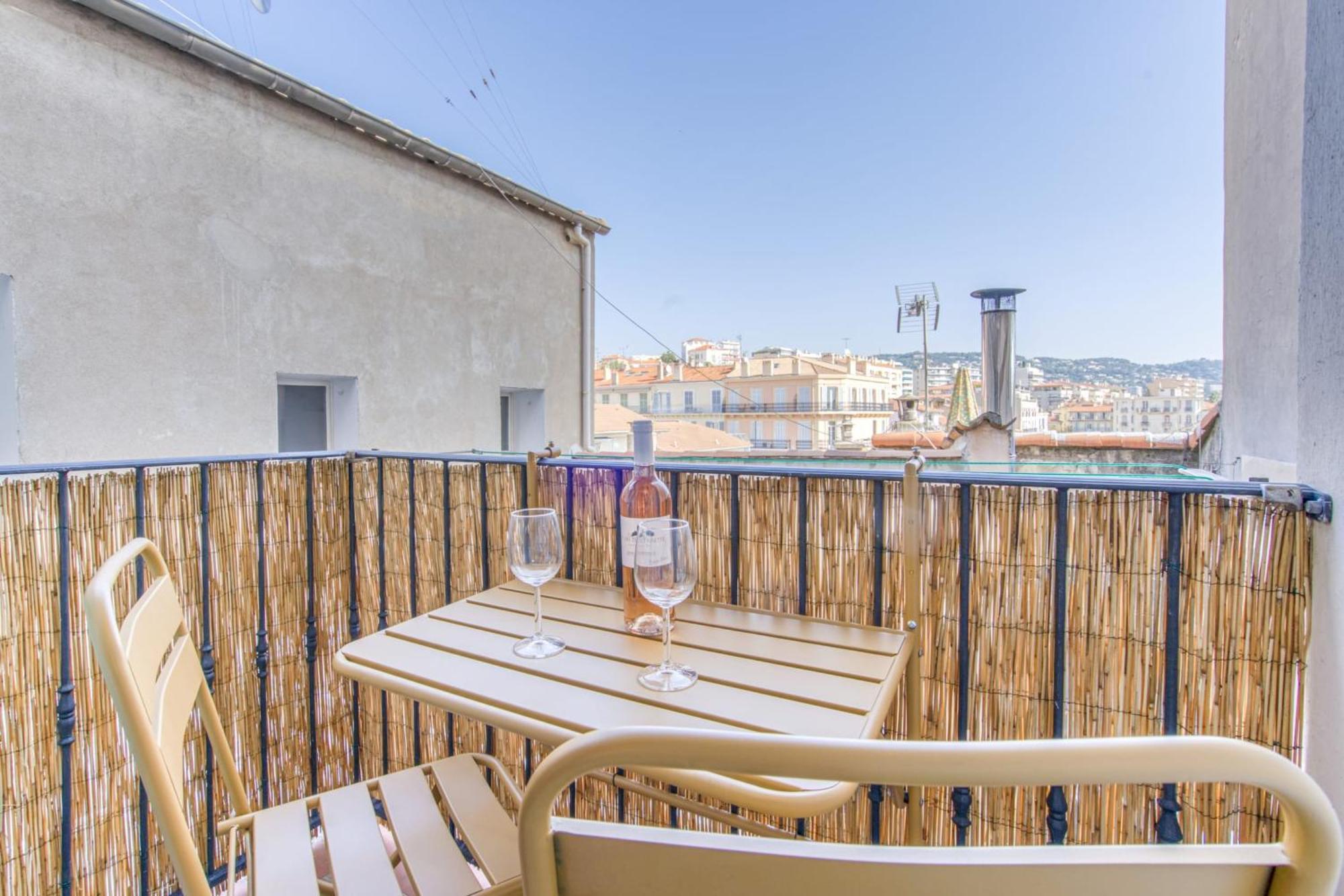In The Heart Of Le Suquet Beautiful With Quiet Balcony